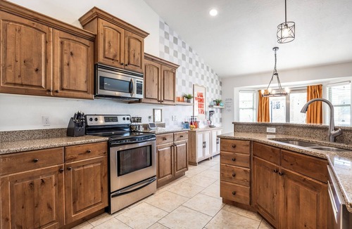 Heber House | Summer Promotion- XBOX room- Pets welcomed! Sleeps 18- Hottub- Hammocks