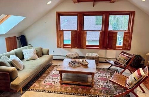Redstone Apartment | Sunny 2-bedroom loft in charming Redstone awaits you