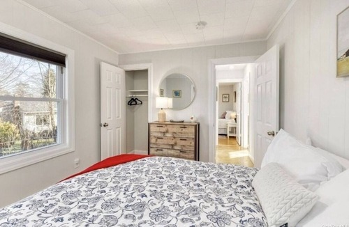 Sound Beach Apartment | Sunny, Immaculate 3 Bedroom Apartment in Sound Beach sleeps 7