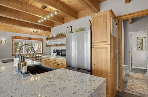 Rainbow Valley House | Sunset Ridge Escape with Hot Tub & Incredible Mountain Views