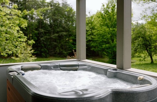 Waterfall House | Surrounded by Nature - Frog Hollow Cabin & Bunk Room: Hot Tub | Fire Pit | Grill