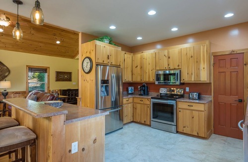 Spruce Pine Cabin | Swiss Pine Lodge, Brand New Hot Tub+Fire-Pit, Grill, Mtn View, Game Room, WiFi!