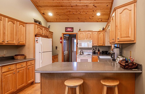 Paradise Point House | Tarenga House | Lake Access, Hot Tub, Great Location