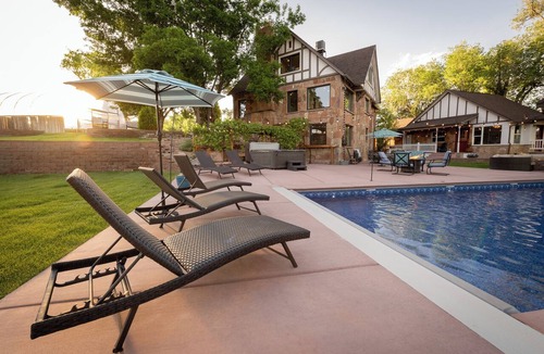Grand Junction House | The Beatrice Estate Hot Tub Pool Guest House Family