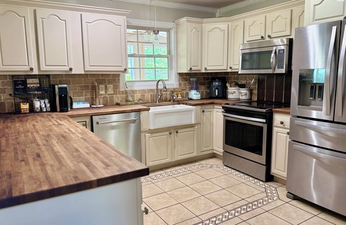 Morehead House | The Big House - Heated Pool, Theater & Pool House Near Cave Run Lake
