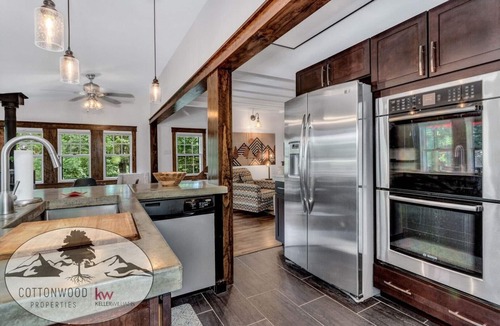 Black Mountain House | The Bygone Bungalow near Black Mountain Golf Course and Lake Tomahawk