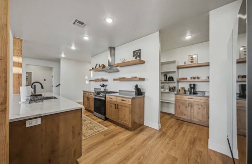 Hatch House | The Cliffs - Bryce Canyon-Zion- Hot Tub- Family Home Sleeps 10