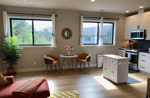 Bothell Apartment | The Cottage at the Cove: 1-bedroom luxury apartment nestled in charming Bothell