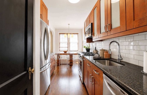 Cherry Condo | The Home Collection: Historic Myers Park 2BR w/Screened Porch & Patio