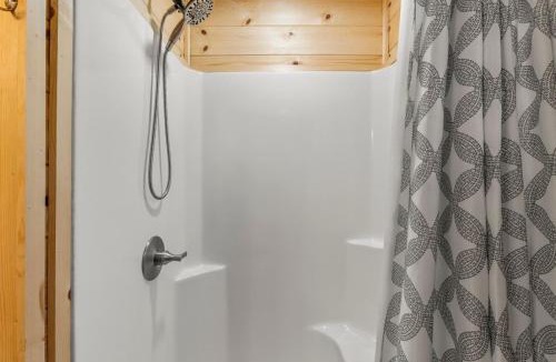 Stanton House | The Hummingbird - Mountaintop Cabin with Hot Tub