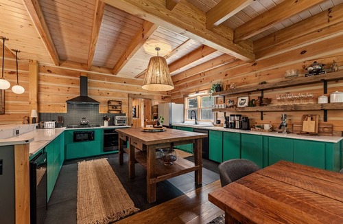 Blairsville Cabin | The Lodge at Shuler Gap - Pet Friendly | Hot Tub | Game Room