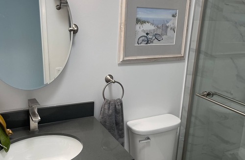 Del Rey Condo | The Place To Be….The Golden Triangle. 5 min to Playa Vista