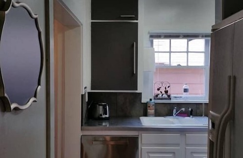 Downtown Klamath Falls House | The Red Smarthouse King ❤️Downtown 4KTV W/D WiFi