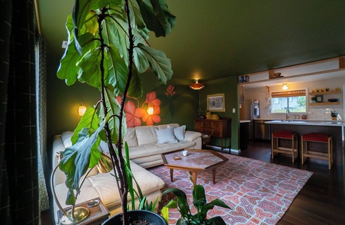 West Lake Stevens House | The Rhody House - A Stylish Seattle Area Getaway Near Lake & Hiking