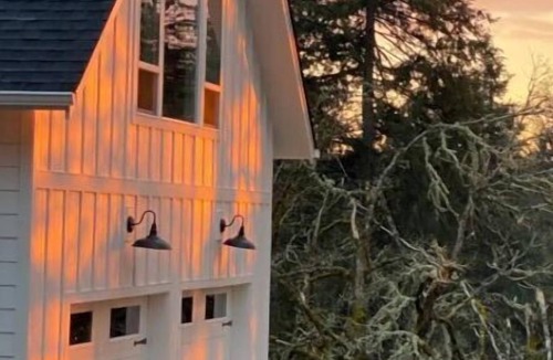 Silverton Apartment | The Rock Tree House - A place to unwind and renew.
