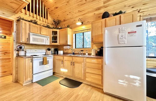 Heber Cabin | The Tamarack | Spa, Updated Décor, Pet Friendly!