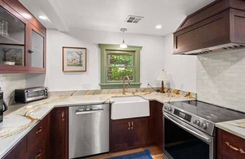 Jacksonville Cottage | The Williams - luxe 2-bedroom cottage w/onsite parking in downtown Jacksonville