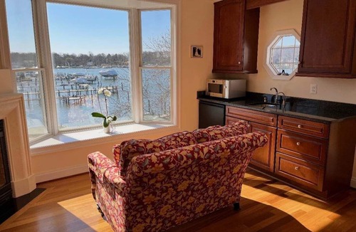 Annapolis House | This thoughtfully styled home overlooks the Bay and is perfect for your Annapolis escape.