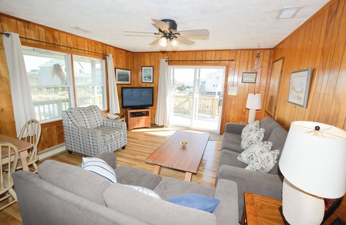 Carolina Dunes House | This welcoming home is great for small families.