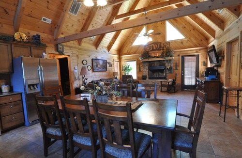 Ridgedale Cabin | Timber Mountain Lodge, Private Hot Tub .1 Mi to Thunder Ridge; 10 min Branson