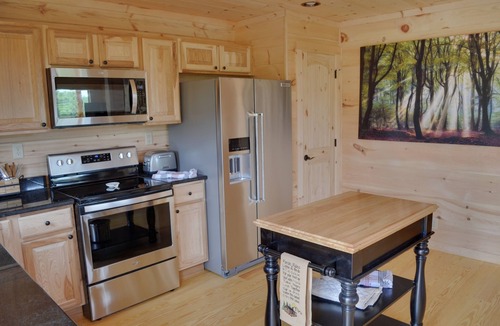 Black Mountain Cabin | TIMBER RIDGE/LONG RANGE MOUNTAIN VIEWS/HOT TUB /GAME ROOM/PET FRIENDLY