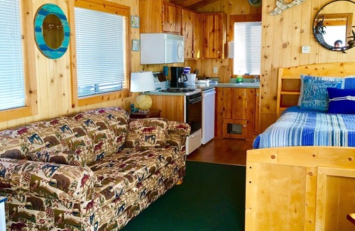 Homer Cabin | Tiny Mermaid House in the Heart of Old Town at Bishops Beach in Homer