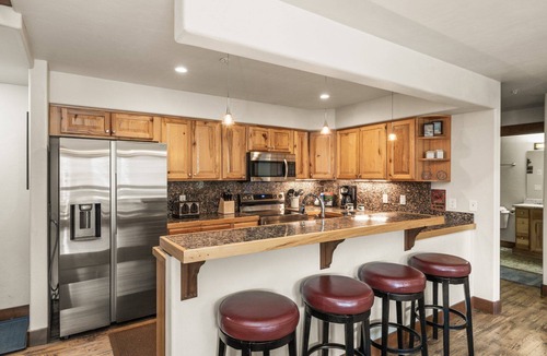 Steamboat Springs Condo | Top Floor Condo - Perfect for 3 Couples - Hot Tubs, Free Bus Route, Private Washer/Dryer,