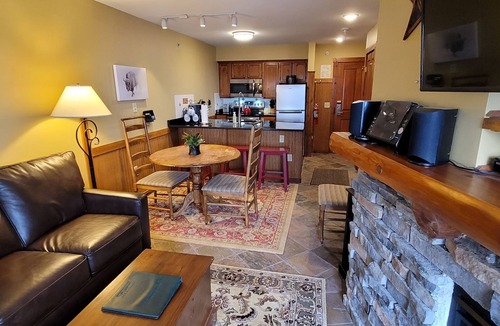 Edray Condo | TOP FLOOR IN RIMFIRE/VILLAGE! NEVER RENTED BEFORE JULY 2022 2 BEDROOMS SLEEPS 8!
