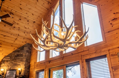 Wolf Laurel Cabin | Top view on the mountain~Sunsets, adventure, & luxury for 10~Pet Friendly too!