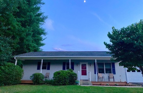 Candler House | Tranquil Mountain Cottage (Wheelchair Accessible)