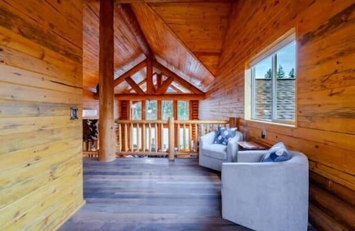 Gates Cabin | Tranquil River Front Log Cabin Retreat