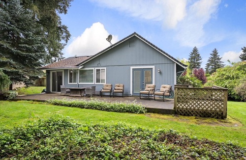 Sherwood - Tualatin South House | Tualatin Getaway at Makah Meadows | Game Garage, Fire Table, Stylish Comfort & Great Location