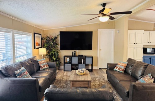 Put-in-Bay House | Two Parking Spots, Zero Hassle | 10 ppl | IC74