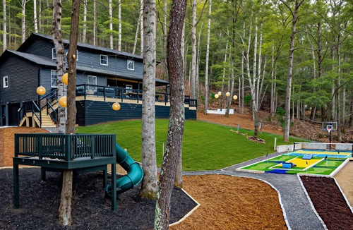 Candler House | Ultimate 7BR Getaway. Sleep 20.Pickleball, Golf Sim, Arcade, Theatre, Sauna, Spa