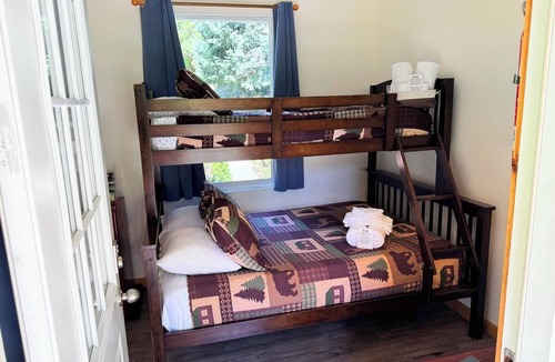 Idleyld Park Cabin | Umpqua National Forest Cabin #8 – Near Crater Lake & Umpqua Hot Springs