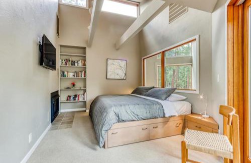 Black Butte Ranch House | Unique & secluded forest home with pool hot tubs tennis sauna & basketball