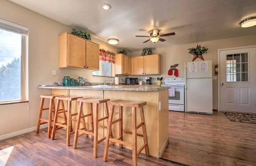 Long Valley Junction Cabin | Updated for 2025! Midway between Bryce & Zion. Hike, Bike, ATV, Stars, Wildlife.