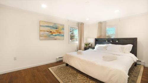 Valley Stream Apartment | Upgraded Haven with Free Parking! Close to the Airport!