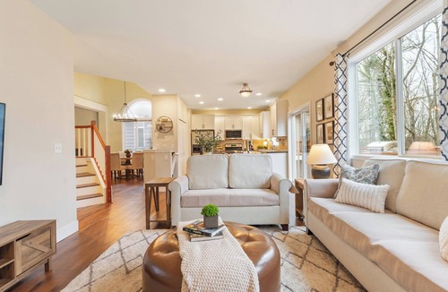 Mountlake Terrace House | Upscale 4BR Upper Unit with Fireplace & Greenbelt Views
