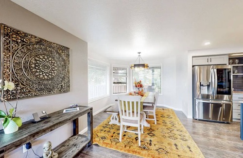 Medford House | Upscale Golf Community + 2Kings & 1Qu+ Hot-tub+by hospitals, restaurants, dining
