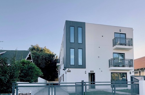Downtown Los Angeles House | USC Private Suite & Bath/Long-Term/Utilities, Wi-Fi & Laundry Incl. 4m to campus