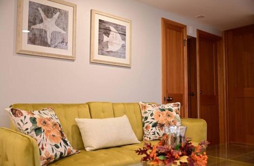 Ravenna Apartment | UW Cozy - Quiet Home, Perfect for Family and Group
