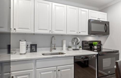 Waldorf House | Valencia Royale - Private 2BR Luxe Suite Natl Harbor DC MD VA