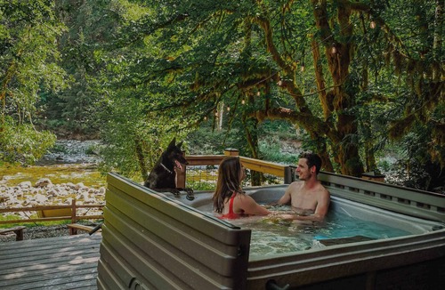 Verlot Cabin | Verlot River Cabin Hot Tub Firepit Fireplace