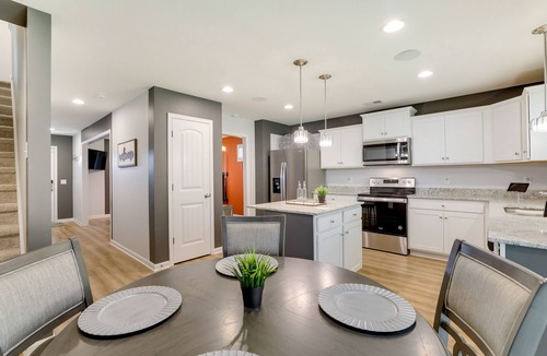 Sumter House | 'Vibe Villa' w/Backyard ~ 8 Mi to Shaw AFB!