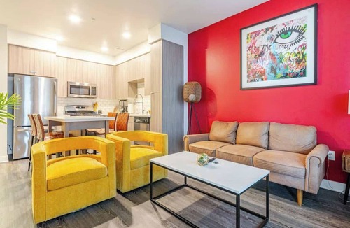 Mount Wilson Apartment | Vibrant Unit in Griffith