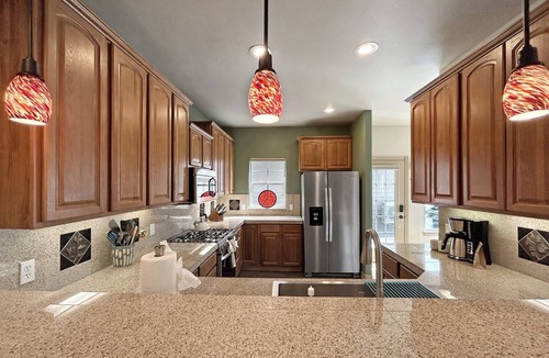 Grand Junction House | Victorian Chateau Large Private Baths, Downtown, Pet Friendly, Walk to CMU