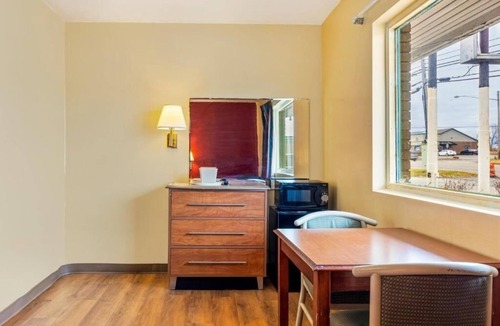 North Lima Hotel | Visit Loghurst Museum with Pet Access and a Quiet Hotel Room