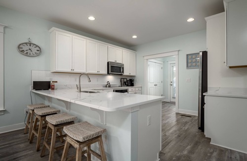 Rehoboth by the Sea House | WALK TO BEACH - 5 BR, DOG-FRIENDLY BEAUTY - 101 SWEDES ST, DEWEY BEACH