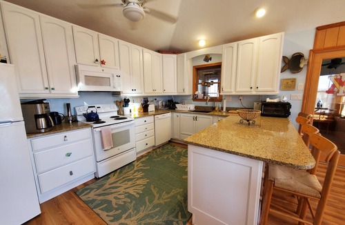 Duck House | Walk to Beach, Dogs Welcome, Family Friendly, Open Decks, D0112